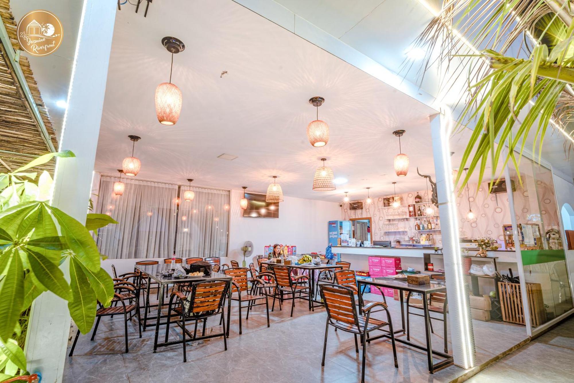 Jasmine River Front Hotel Kampot Kültér fotó