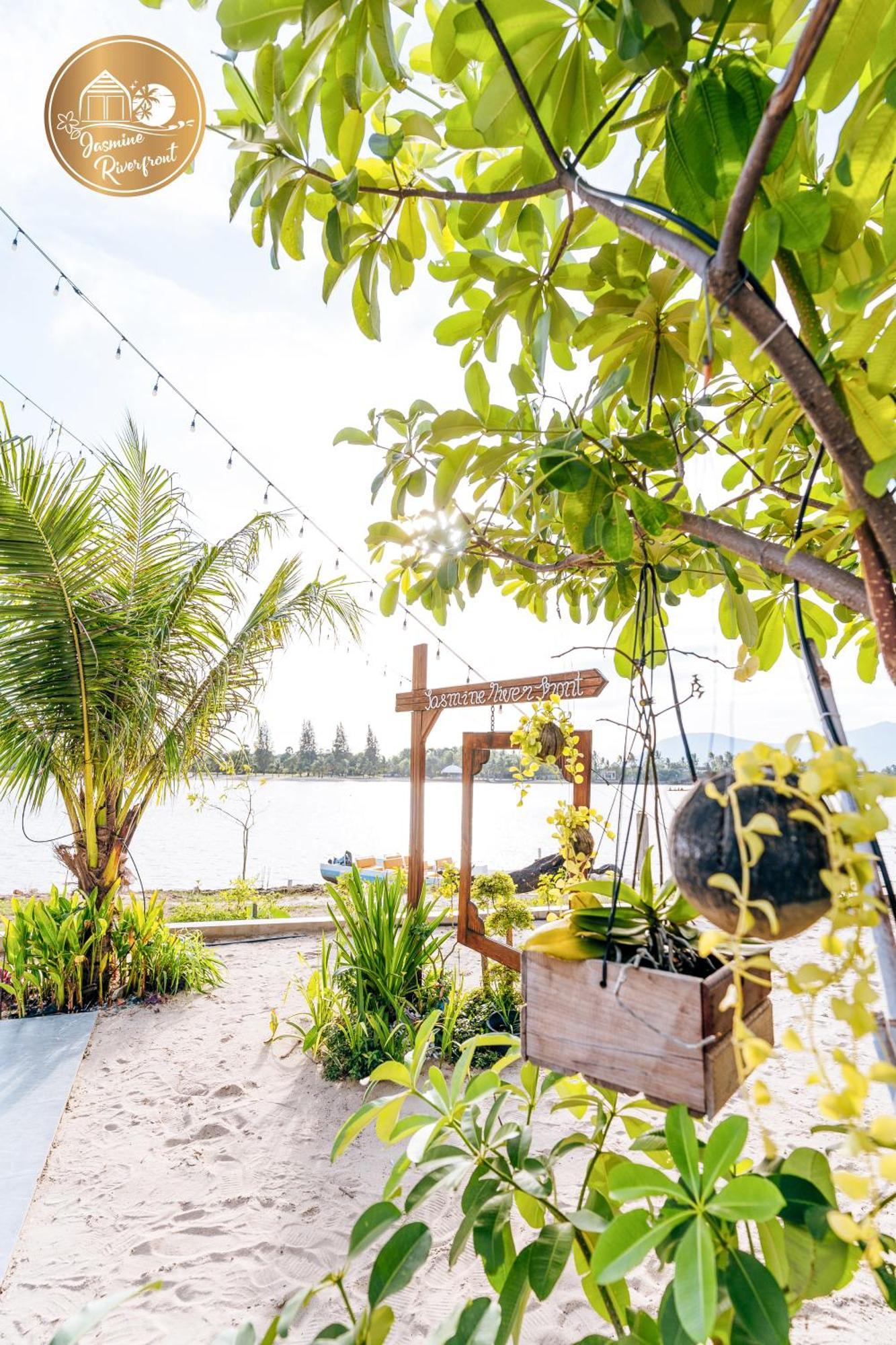 Jasmine River Front Hotel Kampot Kültér fotó