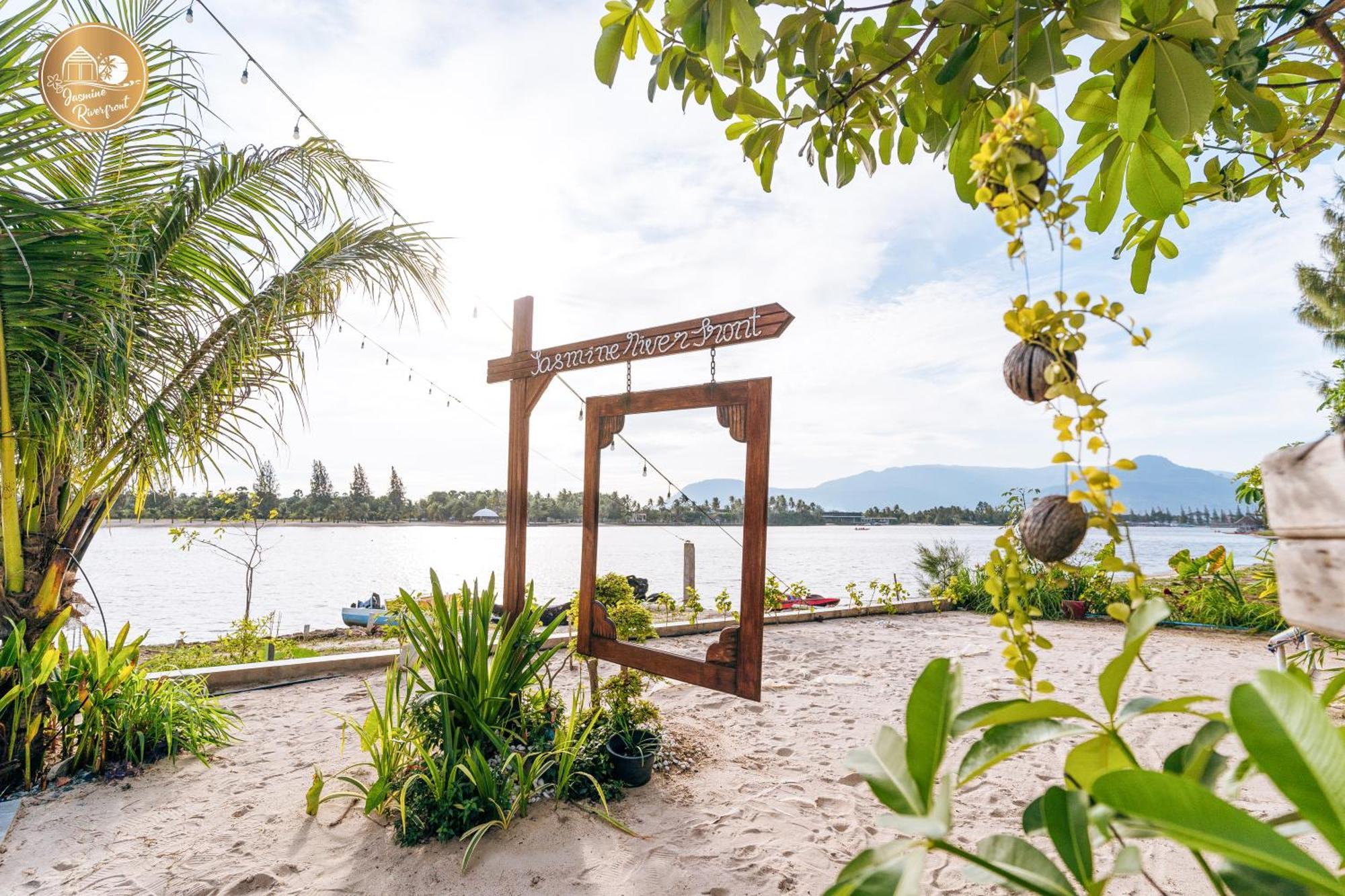 Jasmine River Front Hotel Kampot Kültér fotó